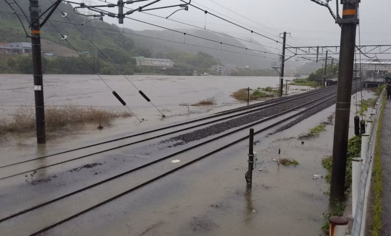 lluvia japon trenes